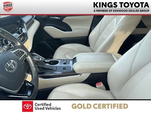 Used 2023 Toyota Highlander Limited image 11