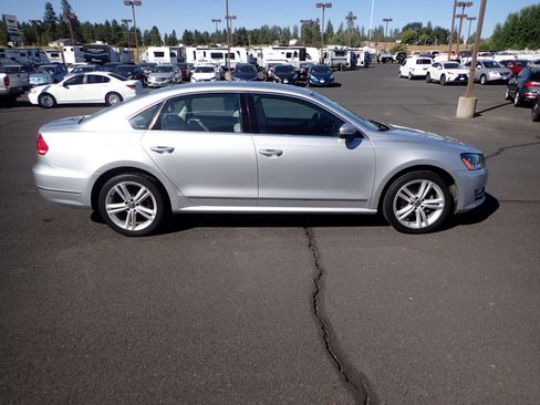 Used 2013 Volkswagen Passat TDI SE image 6