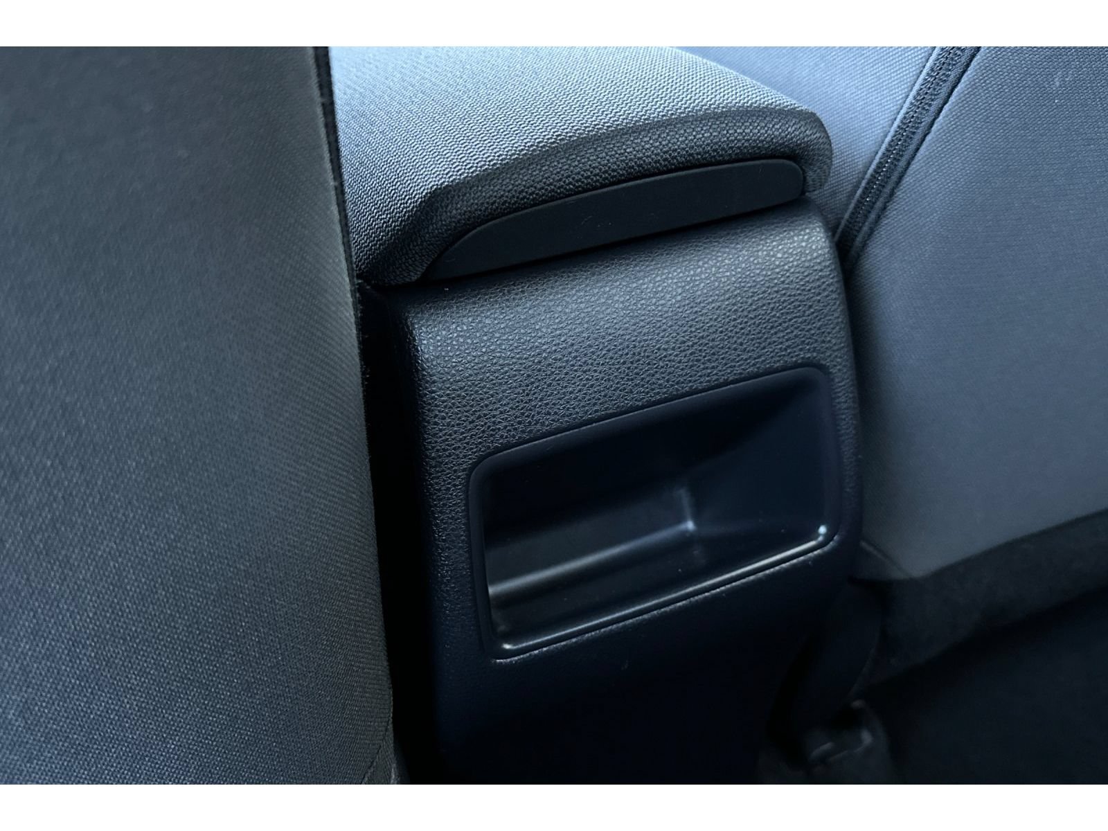 Used 2022 Toyota Corolla LE FWD image 40