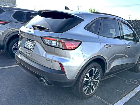 Used 2022 Ford Escape SE w/ SE Sport Appearance Package AWD/4WD image 9