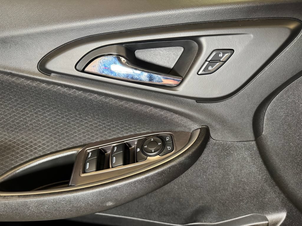 Used 2022 Chevrolet Malibu LT FWD image 19