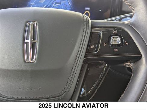 Used 2025 Lincoln Aviator Reserve w/ Luxury Package image 15