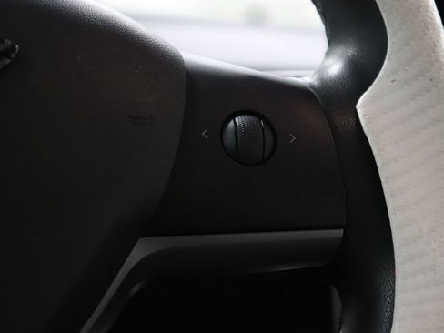 Used 2020 Tesla Model 3 Standard Range Plus image 13