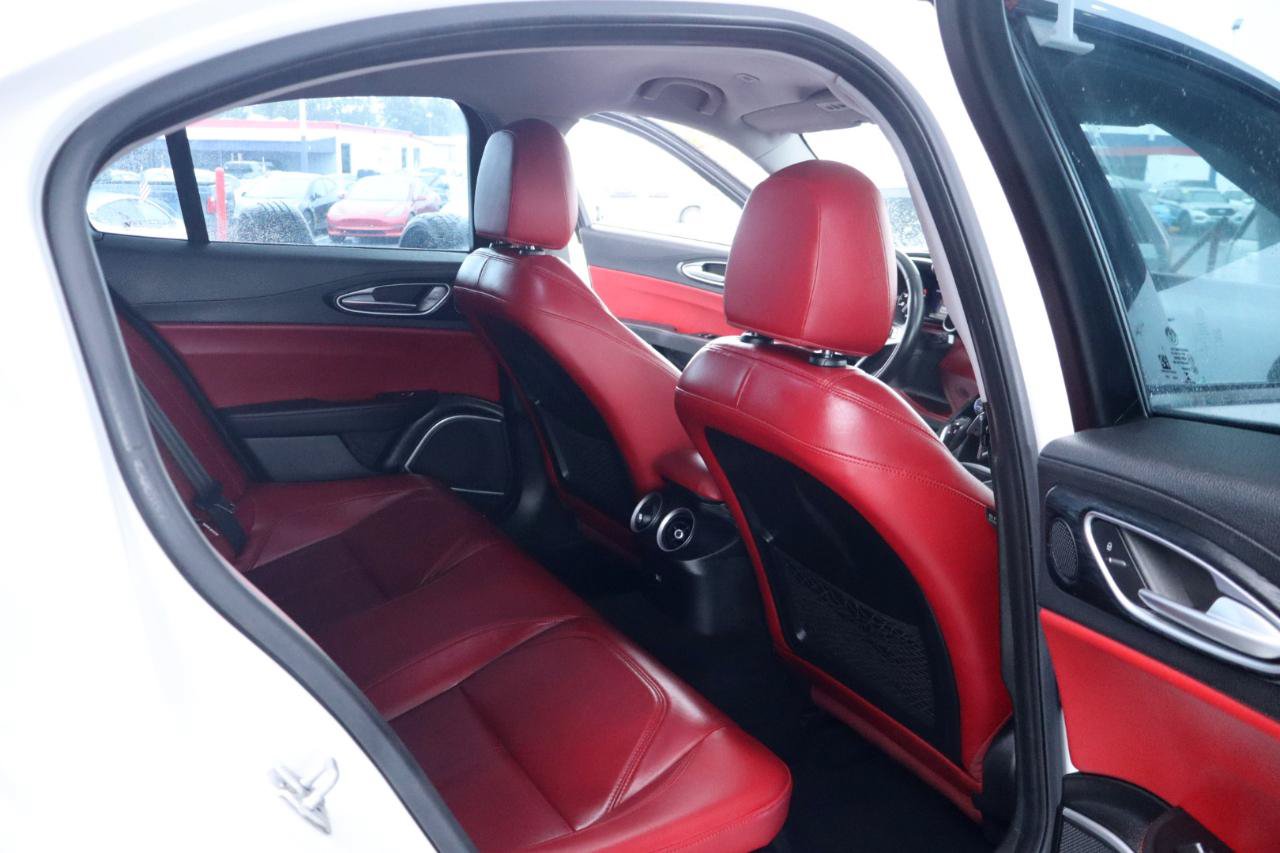 Used 2019 Alfa Romeo Giulia w/ Quick Order Package 22K Sport RWD image 34