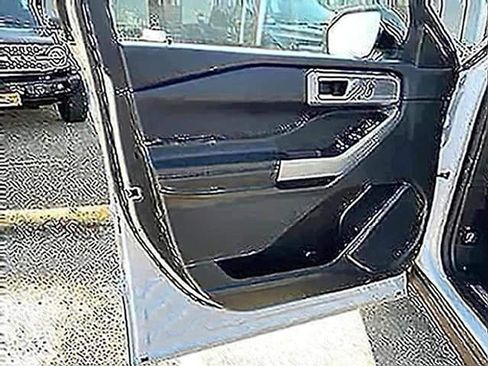 Used 2023 Ford Explorer Limited AWD/4WD image 13