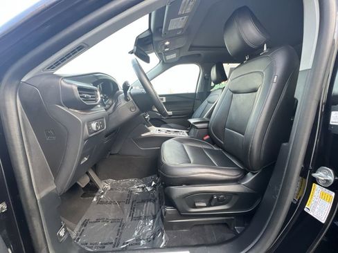 Used 2021 Ford Explorer Limited w/ Equipment Group 301A AWD/4WD image 13