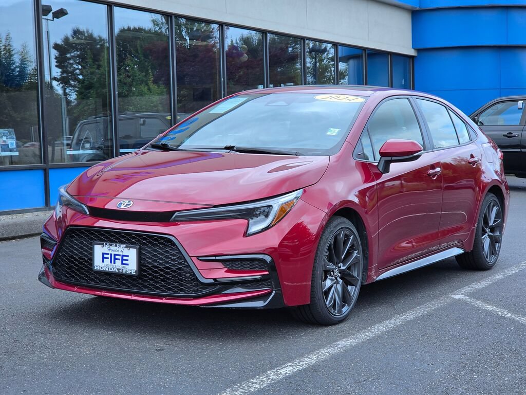 Used 2024 Toyota Corolla SE w/ SE Package FWD image 1