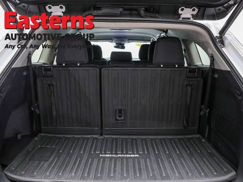 Used 2023 Toyota Highlander LE image 9