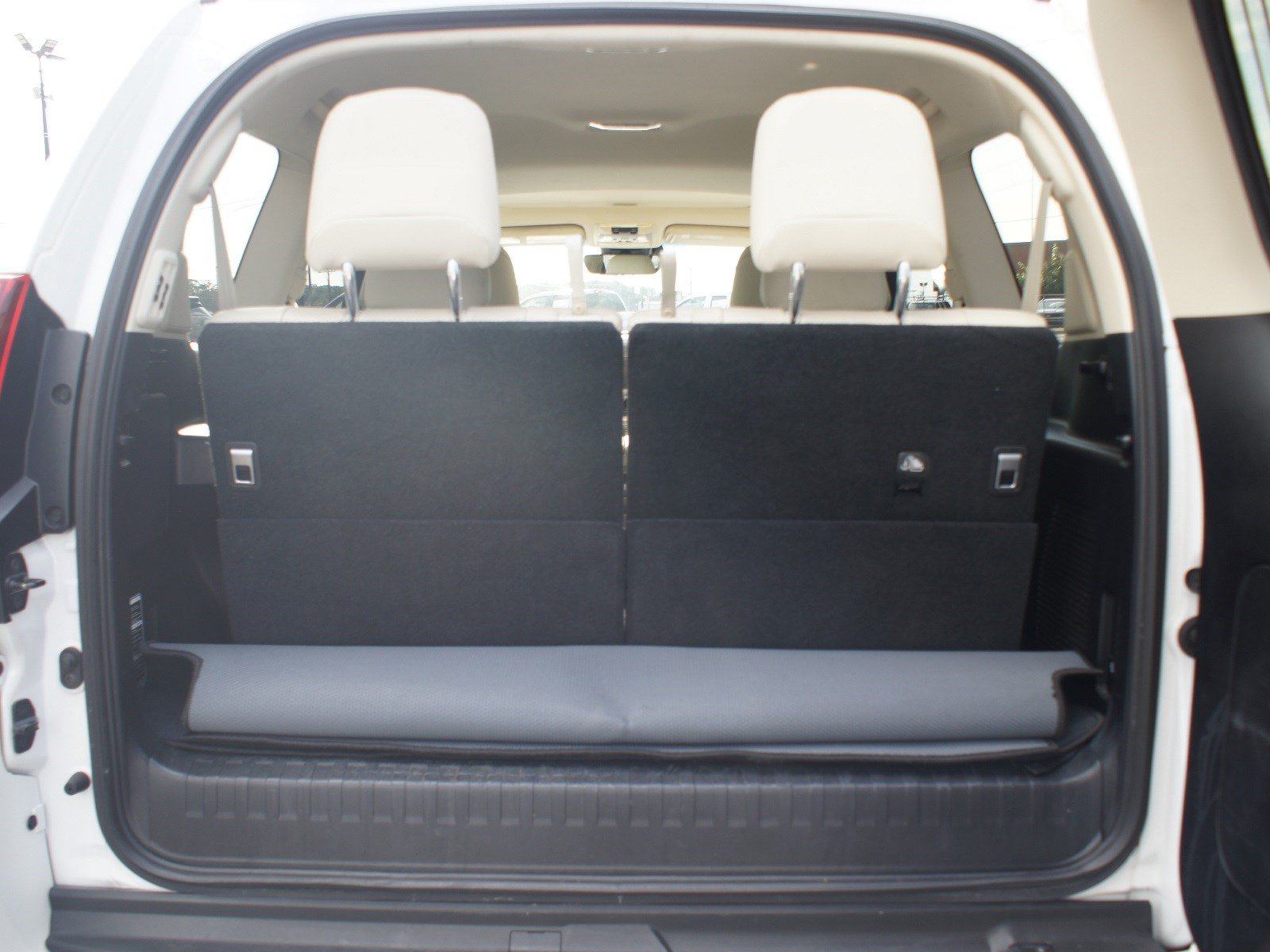 Used 2021 Lexus GX 460 Luxury w/ Sport Design Package AWD/4WD image 17