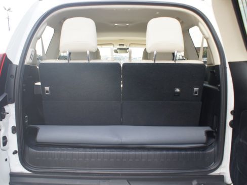 Used 2021 Lexus GX 460 Luxury w/ Sport Design Package AWD/4WD image 17