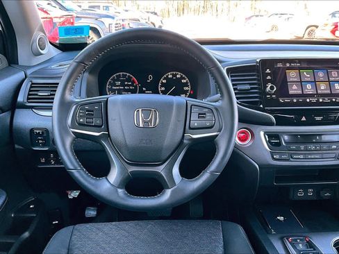 Used 2025 Honda Ridgeline Sport image 5