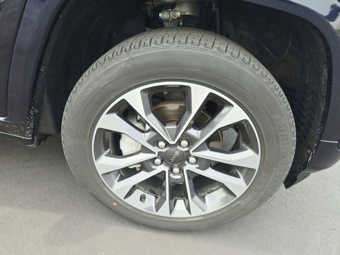 Used 2024 Jeep Grand Cherokee Overland w/ Adv Protech Group III AWD/4WD image 18
