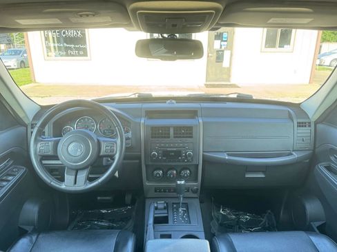 Used 2012 Jeep Liberty Sport AWD/4WD image 2