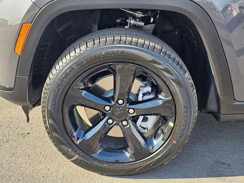 New 2025 Jeep Grand Cherokee L Limited w/ Black Appearance Package AWD/4WD image 8