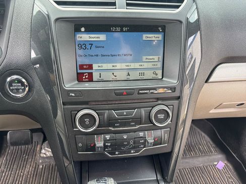 Used 2018 Ford Explorer XLT w/ Equipment Group 202A AWD/4WD image 16