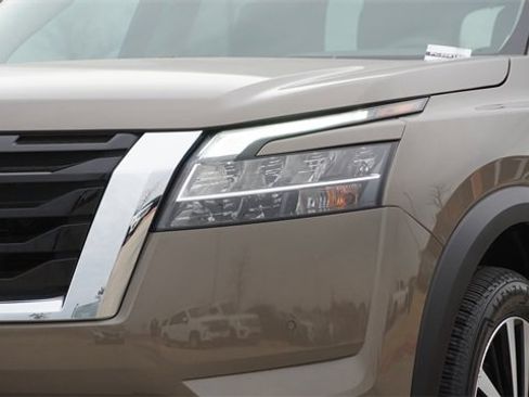 Used 2023 Nissan Pathfinder Platinum w/ Cargo Package image 4