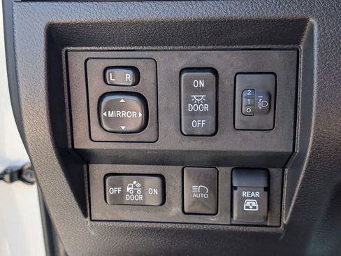 Used 2021 Toyota Tundra SR5 w/ Trail Edition image 31