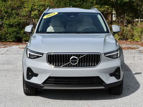 Used 2025 Volvo XC40 B5 Ultra image 9