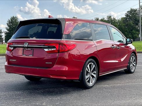 Certified 2022 Honda Odyssey Touring image 2