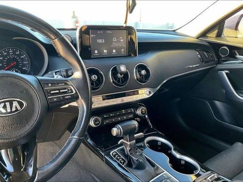 Used 2018 Kia Stinger Base image 8