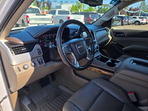 Used 2016 GMC Yukon SLT w/ HD Trailering Package AWD/4WD image 9