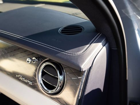 Used 2023 Bentley Bentayga AWD/4WD image 77