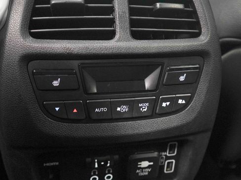 Used 2020 Honda Pilot Touring image 18