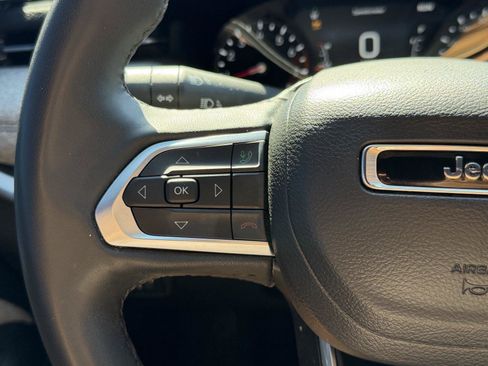 Used 2025 Jeep Compass Latitude AWD/4WD image 21