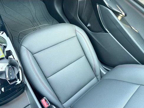 Used 2025 Chevrolet Trax RS w/ Sunroof Package FWD image 31