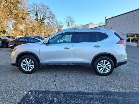 Used 2015 Nissan Rogue SV w/ SV Premium Package image 4