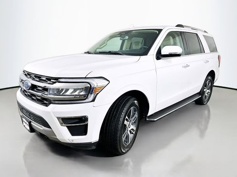 Used 2023 Ford Expedition Limited image 3