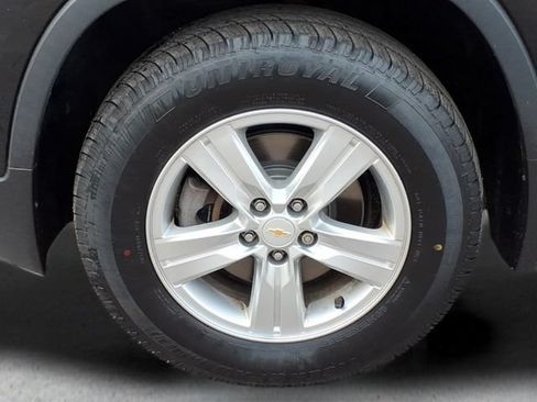 Used 2020 Chevrolet Trax LS w/ Tint and Cruise Package AWD/4WD image 9