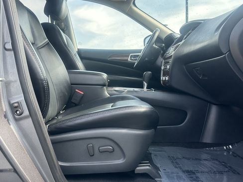 Used 2020 Nissan Pathfinder Platinum image 16