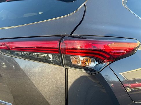 Used 2020 Toyota Highlander Limited image 35