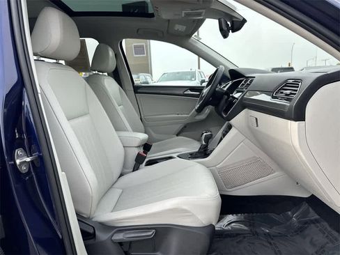 Used 2022 Volkswagen Tiguan SE image 40