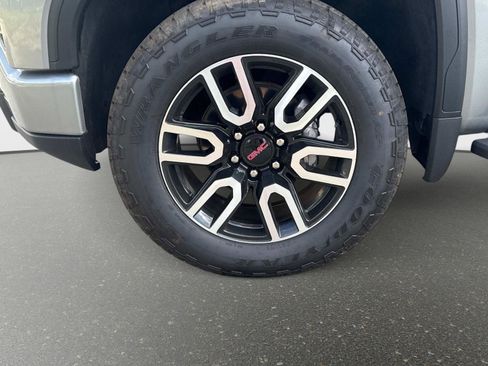 Used 2024 GMC Sierra 1500 AT4 w/ Technology Package image 8