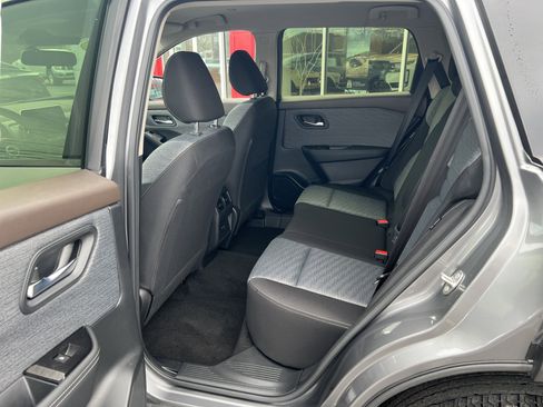 Used 2023 Nissan Rogue SV image 6