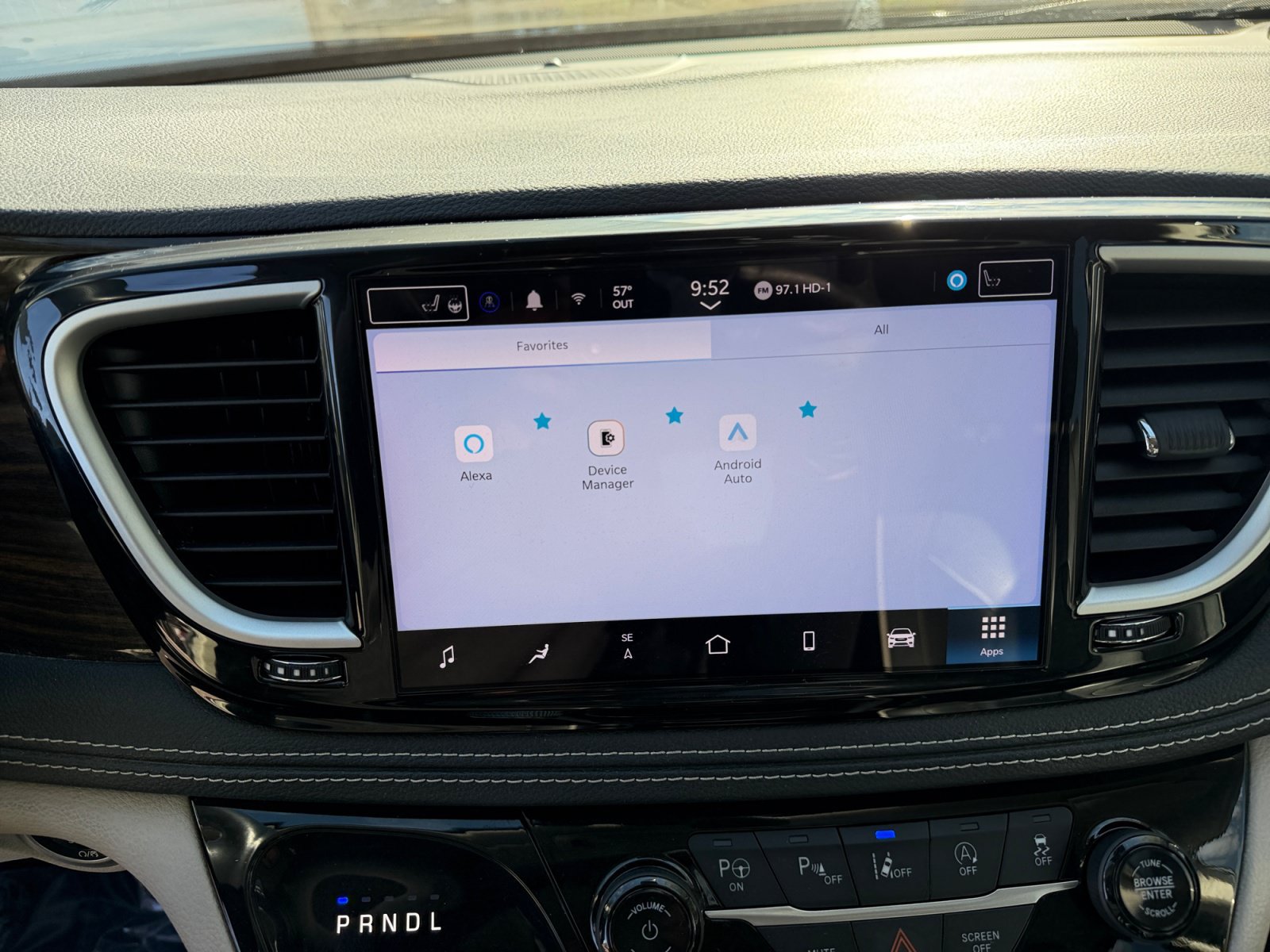 Used 2022 Chrysler Pacifica Limited FWD image 22