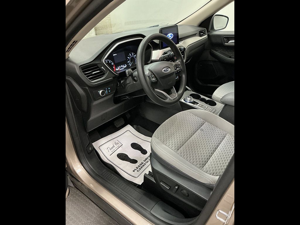 Used 2020 Ford Escape SE FWD image 9