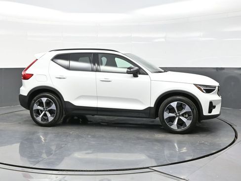 Used 2023 Volvo XC40 B5 Plus w/ Climate Package image 8