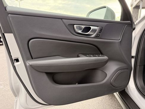 Used 2025 Volvo V60 B5 Cross Country Plus image 16