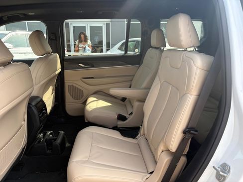 Used 2023 Jeep Grand Cherokee L Limited image 18