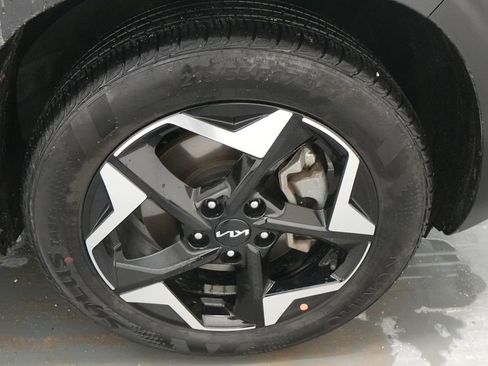 Used 2024 Kia Seltos EX image 11
