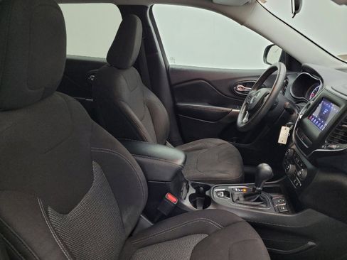 Used 2019 Jeep Cherokee Latitude w/ Popular Appearance Group image 21