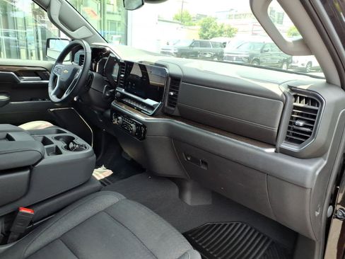 Used 2023 Chevrolet Silverado 1500 LT AWD/4WD image 23