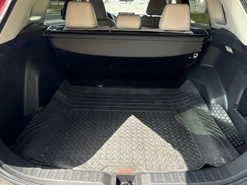 Used 2019 Toyota RAV4 XLE w/ Convenience Package FWD image 4