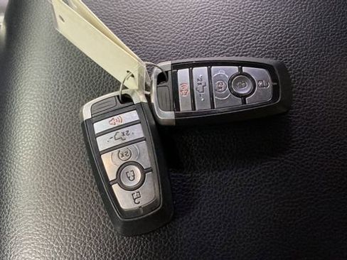 Used 2019 Ford F150 Lariat w/ Equipment Group 502A Luxury AWD/4WD image 32