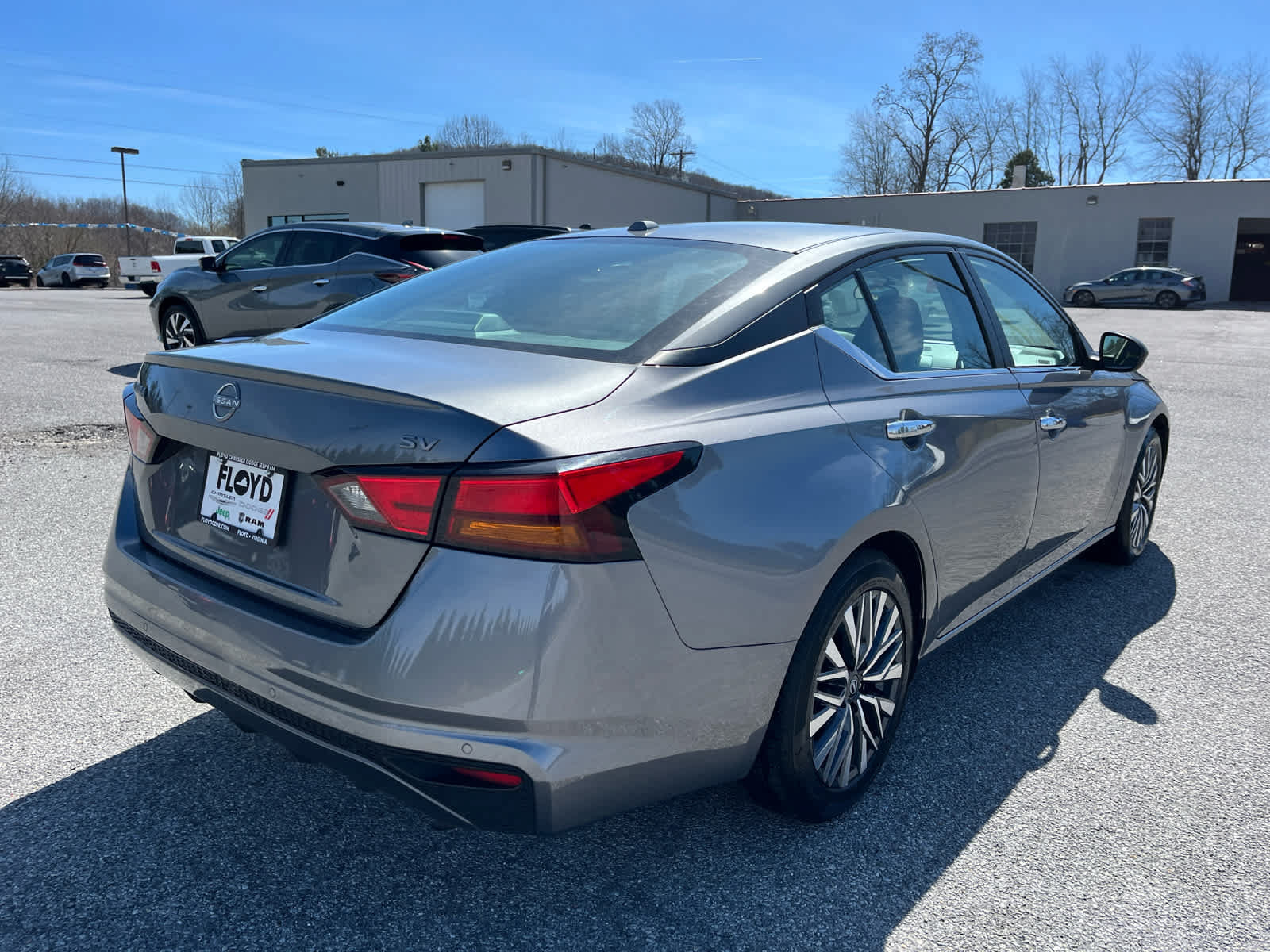 Used 2024 Nissan Altima 2.5 SV FWD image 3
