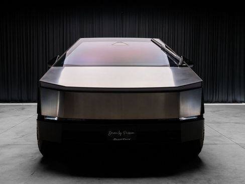 Used 2024 Tesla Cybertruck AWD Crew Cab image 19