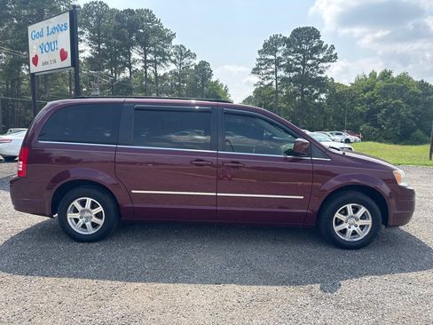 Used 2009 Chrysler Town & Country Touring FWD image 13